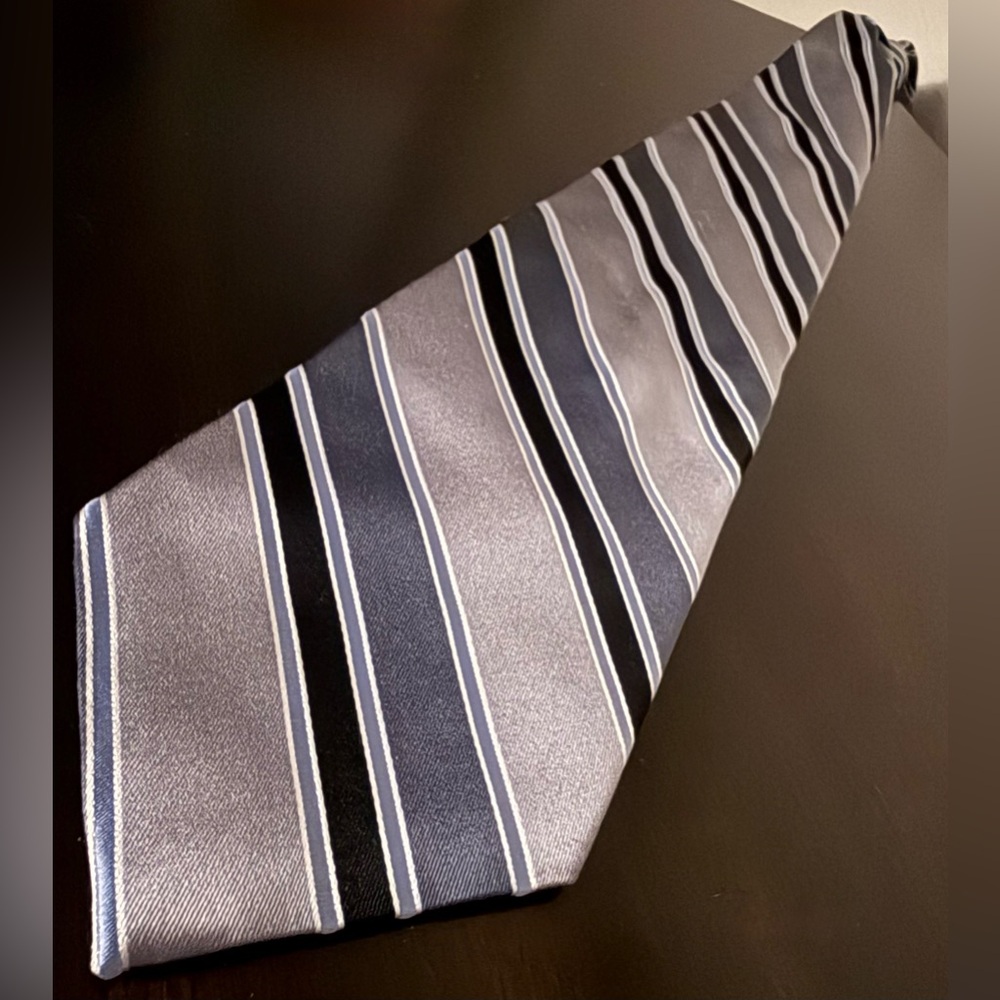 Club Room Silver Gray Blue Striped Silk Tie | Men’s Classic Business Necktie - Picture 2 of 3